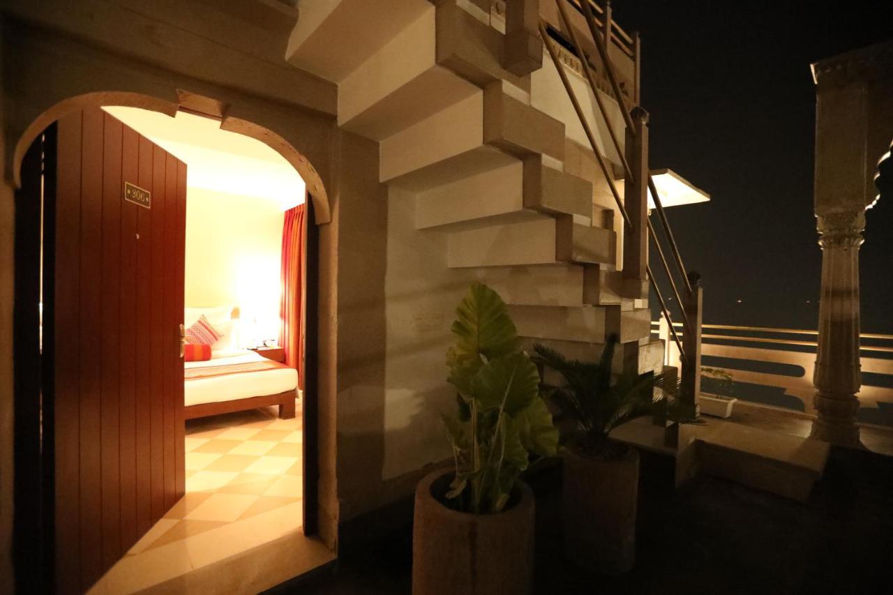 Guleria Kothi At Ganges Hotel Varanasi Exterior photo